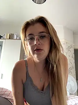 Busty-smiley-miley online show from September 16, 2025, 10:49 am