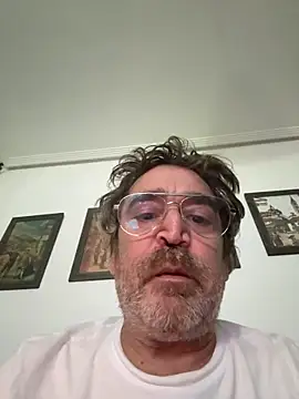 Snapshot of moreno51 chatting on December 15, 2025, 11:20 pm moreno51 online show from December 15, 2025, 11:20 pm