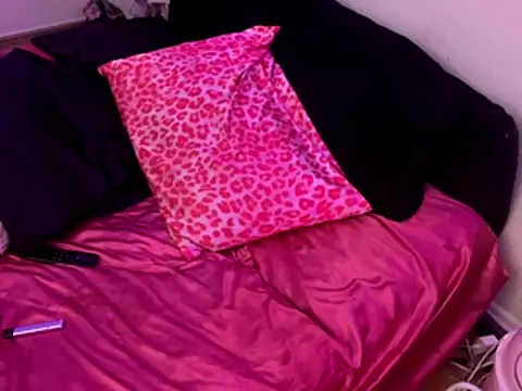 Snapshot of ChrryFoxx chatting on December 2, 2025, 9:36 am ChrryFoxx online show from December 2, 2025, 9:36 am