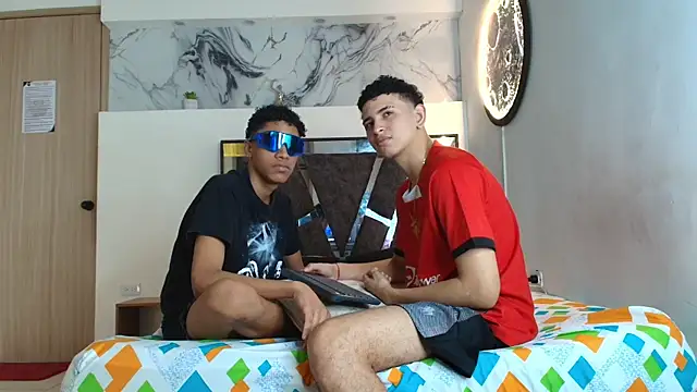 Snapshot of KING_OFF_BOYS chatting on October 6, 2025, 1:19 pm KING OFF BOYS online show from October 6, 2025, 1:19 pm