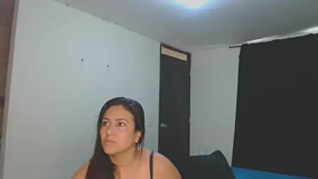 Snapshot of roxanasexy2025 chatting on December 2, 2025, 12:32 pm roxanasexy2025 online show from December 2, 2025, 12:32 pm