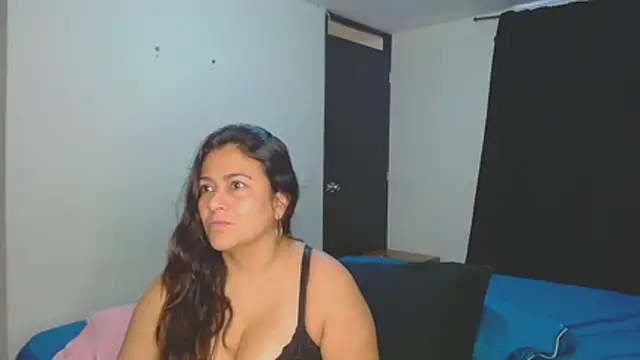 Snapshot of roxanasexy2025 chatting on December 5, 2025, 12:47 pm roxanasexy2025 online show from December 5, 2025, 12:47 pm