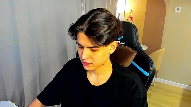 TravisRevas online show from December 19, 2025, 5:20 pm