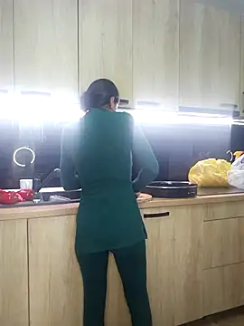 zoeylarkens online show from October 29, 2025, 1:57 pm