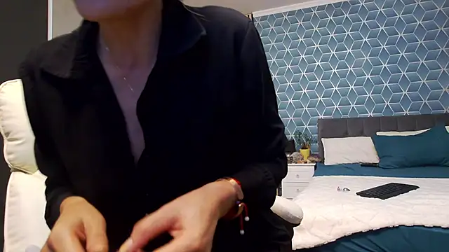 zoeylarkens online show from November 5, 2025, 4:40 pm