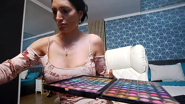 zoeylarkens online show from November 13, 2025, 7:35 pm