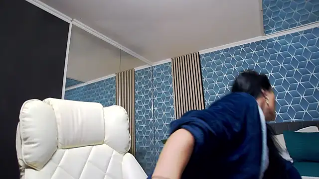 zoeylarkens online show from November 25, 2025, 7:36 pm