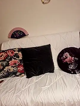 Snapshot of Rosemarie_Blu chatting on February 28, 2025, 5:37 pm Rosemarie Blu online show from February 28, 2025, 5:37 pm