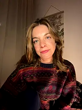 Snapshot of Rosemarie_Blu chatting on November 17, 2025, 8:14 pm Rosemarie Blu online show from November 17, 2025, 8:14 pm