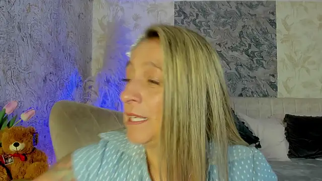 Snapshot of Liannaa_ chatting on October 8, 2025, 11:46 pm Liannaa online show from October 8, 2025, 11:46 pm