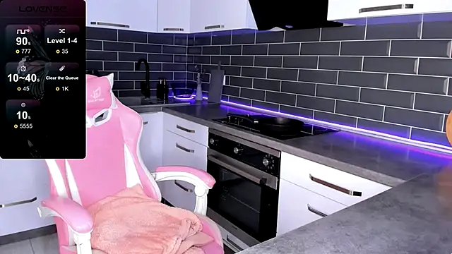 ShaiyaMinn3 online show from November 11, 2025, 9:48 pm