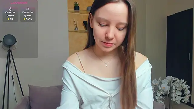 Snapshot of EdinaCordner chatting on November 1, 2025, 10:06 am EdinaCordner online show from November 1, 2025, 10:06 am