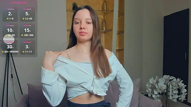 Snapshot of EdinaCordner chatting on November 5, 2025, 10:48 am EdinaCordner online show from November 5, 2025, 10:48 am