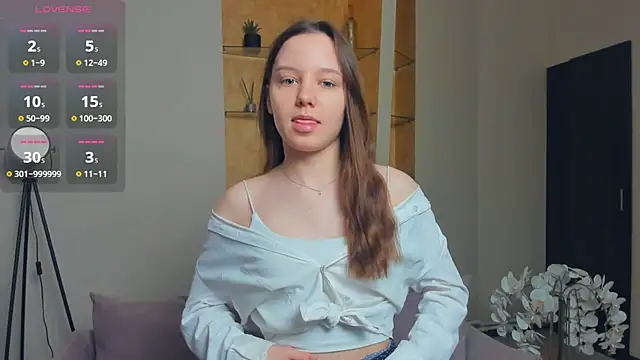 Snapshot of EdinaCordner chatting on November 6, 2025, 10:38 am EdinaCordner online show from November 6, 2025, 10:38 am