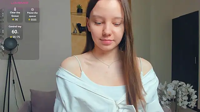 Snapshot of EdinaCordner chatting on November 8, 2025, 10:37 am EdinaCordner online show from November 8, 2025, 10:37 am