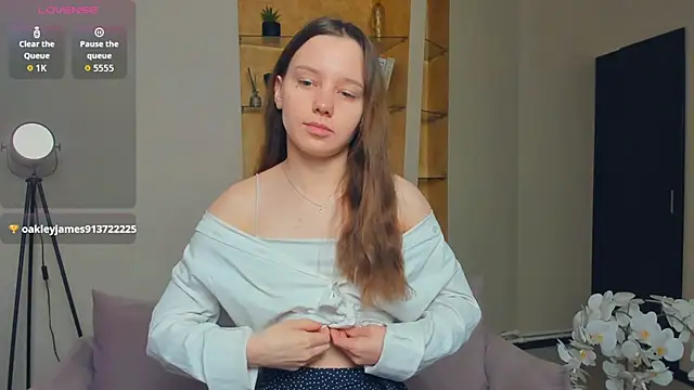 Snapshot of EdinaCordner chatting on November 15, 2025, 10:45 am EdinaCordner online show from November 15, 2025, 10:45 am