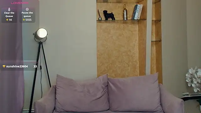 Snapshot of EdinaCordner chatting on December 15, 2025, 10:08 am EdinaCordner online show from December 15, 2025, 10:08 am