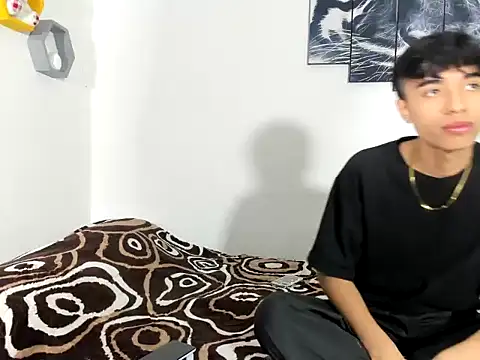 Snapshot of Maxxi_hot23 chatting on March 10, 2025, 1:32 pm Maxxi hot23 online show from March 10, 2025, 1:32 pm