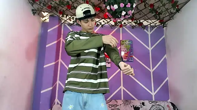 Snapshot of Maxxi_hot23 chatting on September 8, 2025, 7:24 pm Maxxi hot23 online show from September 8, 2025, 7:24 pm