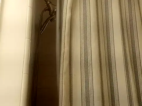 wetnwildforyou online show from October 4, 2025, 5:22 pm