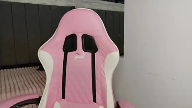 Snapshot of Aida_princess chatting on October 29, 2025, 11:28 pm Aida princess online show from October 29, 2025, 11:28 pm