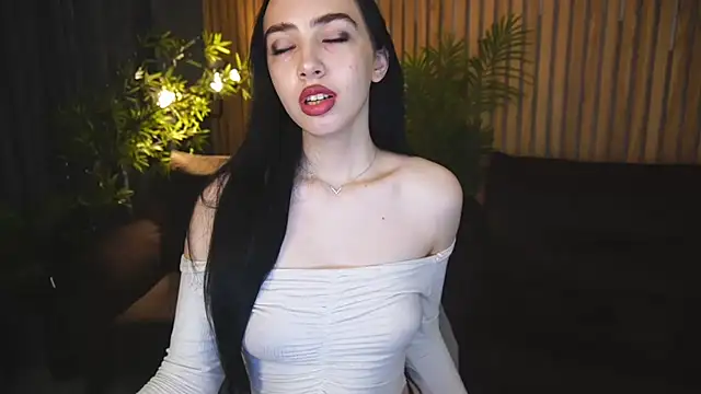 Snapshot of WildKittenX_ chatting on October 28, 2025, 6:50 am WildKittenX online show from October 28, 2025, 6:50 am