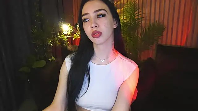 Snapshot of WildKittenX_ chatting on November 19, 2025, 6:46 am WildKittenX online show from November 19, 2025, 6:46 am