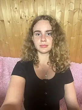 Snapshot of nemesidaM chatting on September 9, 2025, 1:43 pm nemesidaM online show from September 9, 2025, 1:43 pm