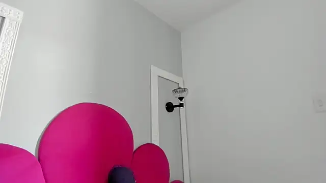 Snapshot of Bonniie_22 chatting on October 24, 2025, 1:51 pm Bonniie 22 online show from October 24, 2025, 1:51 pm