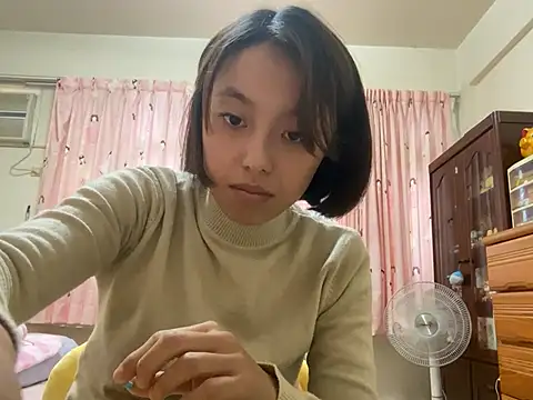 ladypaggy online show from March 19, 2025, 8:23 am