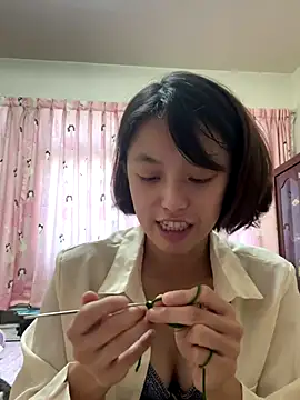 ladypaggy online show from November 1, 2025, 8:05 am