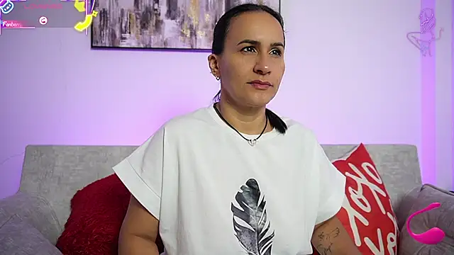 Snapshot of Sara_Charmy chatting on November 28, 2025, 9:56 am Sara Charmy online show from November 28, 2025, 9:56 am