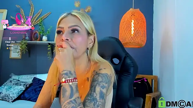 yessila parker online show from November 4, 2025, 2:21 am