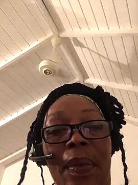 Snapshot of Ladyzee25 chatting on September 14, 2025, 4:00 am Ladyzee25 online show from September 14, 2025, 4:00 am