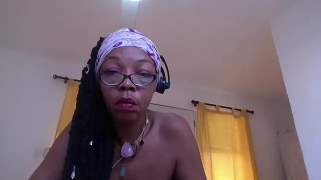 Snapshot of Ladyzee25 chatting on September 21, 2025, 11:56 am Ladyzee25 online show from September 21, 2025, 11:56 am
