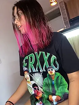 Snapshot of allison_wen chatting on March 12, 2025, 3:24 am allison wen online show from March 12, 2025, 3:24 am