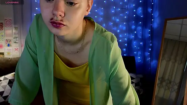 meow mellie online show from September 15, 2025, 2:33 am