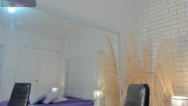 Emilly wilson  online show from November 6, 2025, 12:28 pm