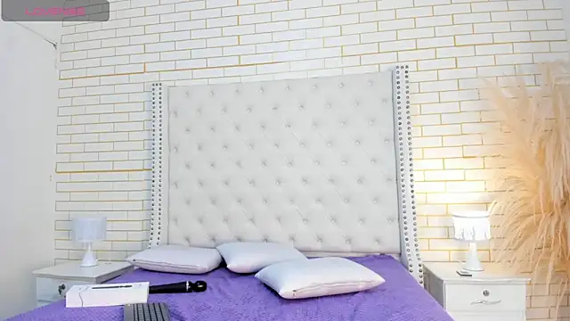 Emilly wilson  online show from December 14, 2025, 11:26 am