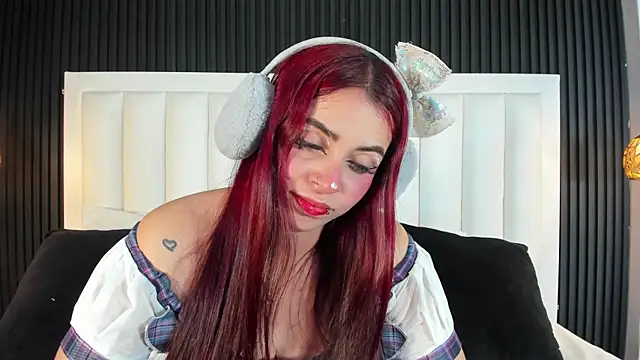 Snapshot of MeganFoxterr chatting on October 20, 2025, 5:24 pm MeganFoxterr online show from October 20, 2025, 5:24 pm