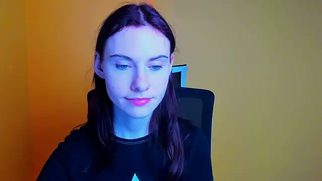 Snapshot of Fiona_Night chatting on March 14, 2025, 12:21 am Fiona Night online show from March 14, 2025, 12:21 am