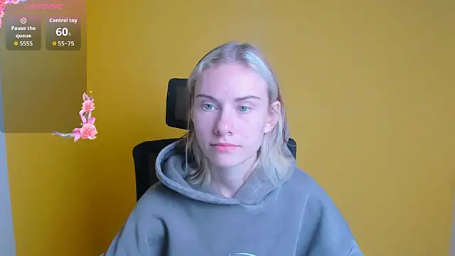 Snapshot of Fiona_Night chatting on October 2, 2025, 5:09 pm Fiona Night online show from October 2, 2025, 5:09 pm