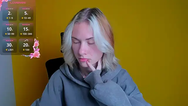 Snapshot of Fiona_Night chatting on October 7, 2025, 7:16 am Fiona Night online show from October 7, 2025, 7:16 am