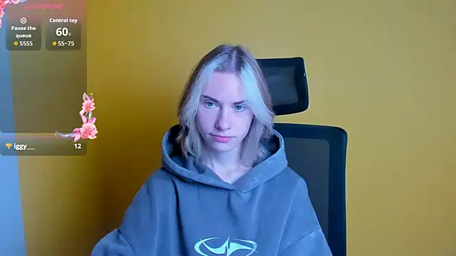 Snapshot of Fiona_Night chatting on October 12, 2025, 5:06 am Fiona Night online show from October 12, 2025, 5:06 am