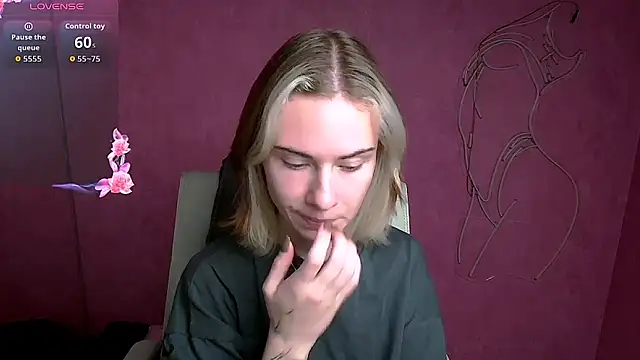 Snapshot of Fiona_Night chatting on October 13, 2025, 5:07 am Fiona Night online show from October 13, 2025, 5:07 am