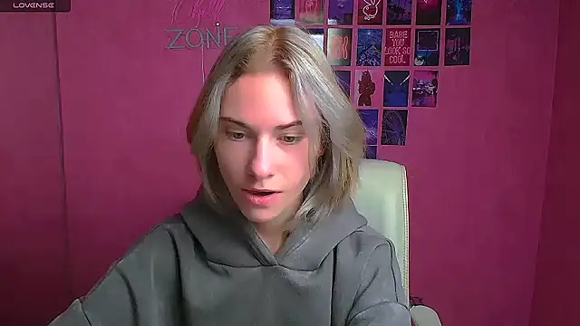 Snapshot of Fiona_Night chatting on October 16, 2025, 5:52 am Fiona Night online show from October 16, 2025, 5:52 am