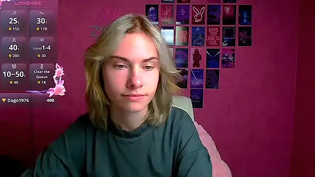 Snapshot of Fiona_Night chatting on October 18, 2025, 5:43 am Fiona Night online show from October 18, 2025, 5:43 am