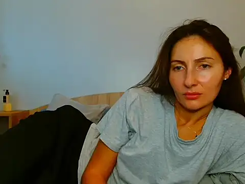Snapshot of Irina9793 chatting on October 8, 2025, 9:18 am Irina9793 online show from October 8, 2025, 9:18 am