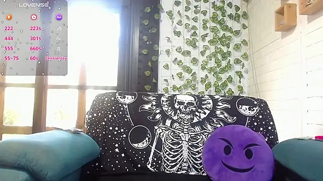 LiraSonnett online show from October 7, 2025, 9:12 pm