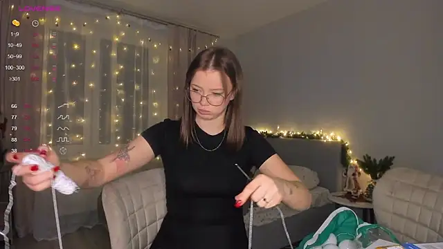 dinky  emily online show from November 26, 2025, 4:08 pm